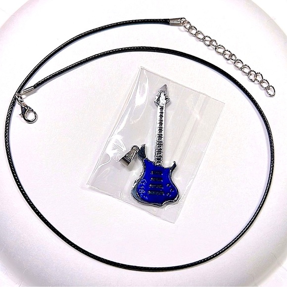 NWT 🎸 BLACK LEATHER CHAIN & BLACK/SILVER STAINLESS STEEL GUITAR PENDANT NECKLACE - Picture 5 of 5